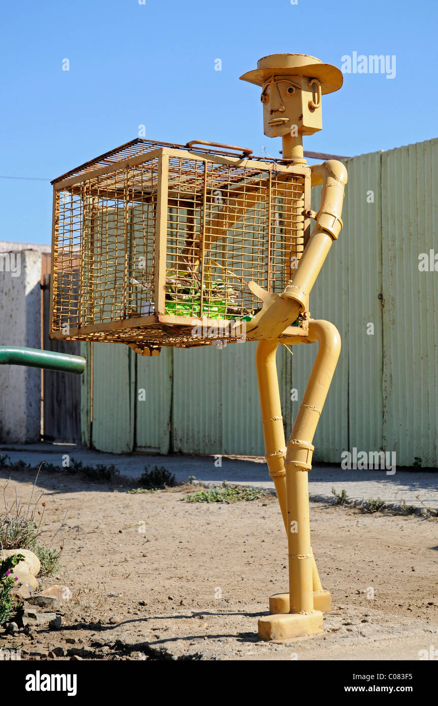 Contenitore di rifiuti, scultura, figura, Los Vilos, Pichidangui, piccola località balneare, Norte Chico, nel nord del Cile, Cile Foto Stock