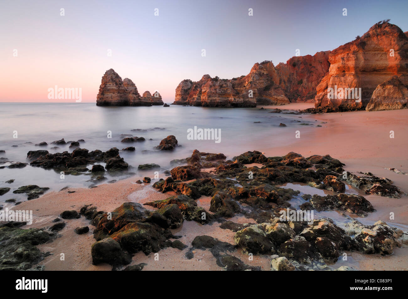 Tramonto sulla spiaggia, Lagos, Algarve, Portogallo, Europa Foto Stock