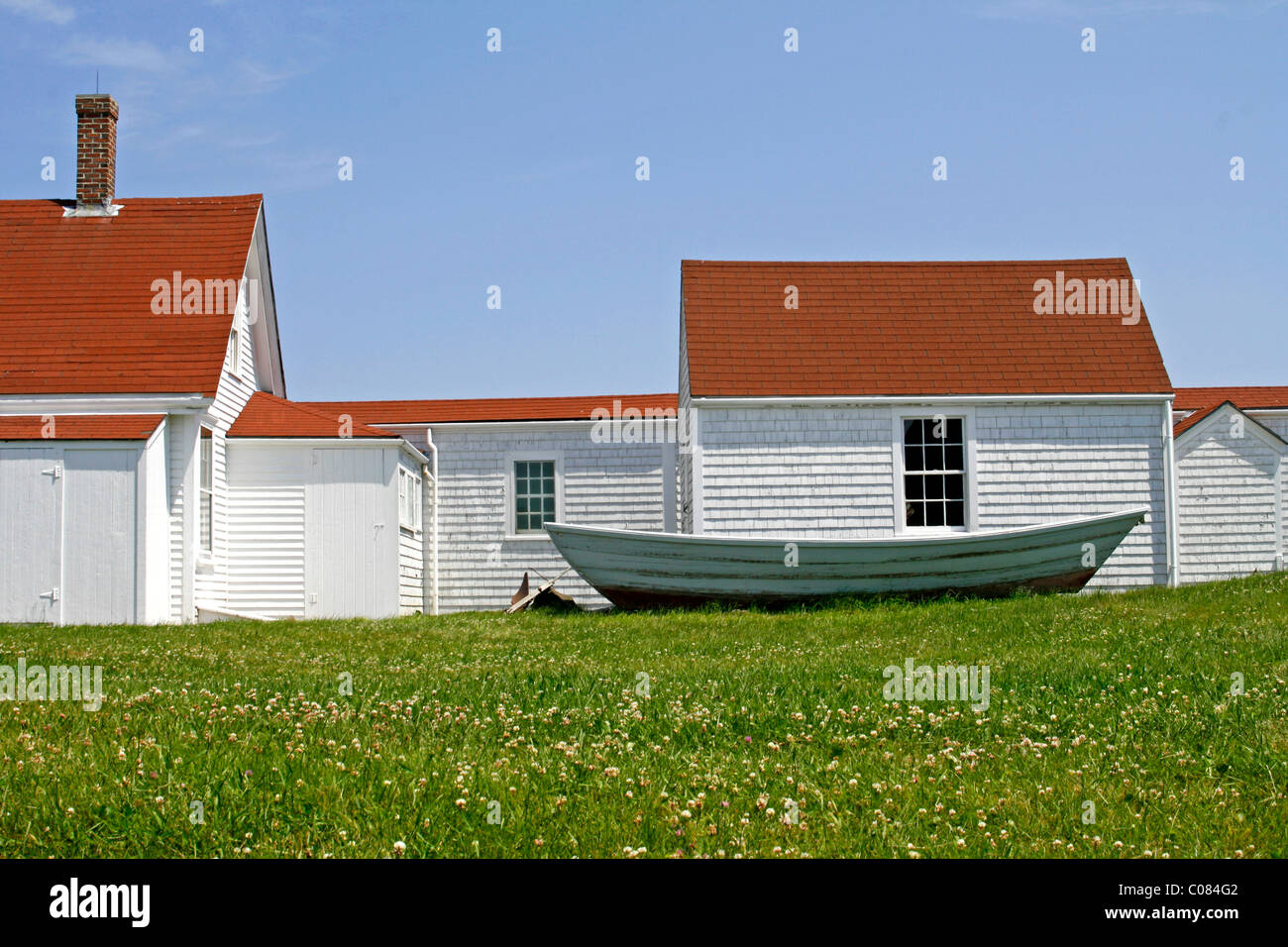 Guardiano della casa museo con dory, colonia di artisti, Monhegan Island, costa del Maine, New England, STATI UNITI D'AMERICA Foto Stock