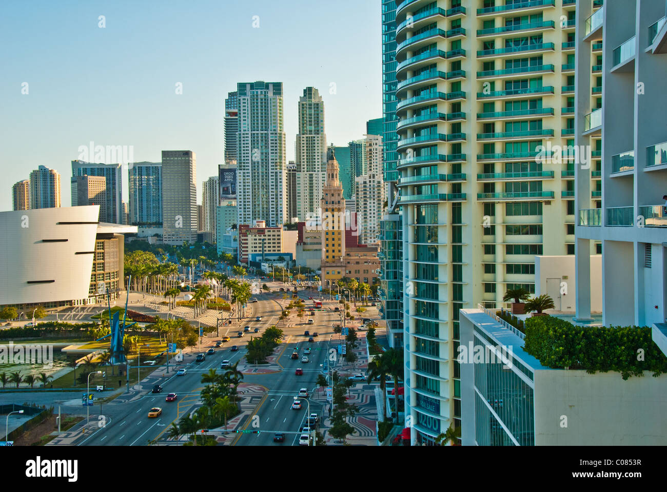 Biscayne Boulevard, American Airlines Arena e lo skyline di Miami, Florida, Stati Uniti d'America Foto Stock