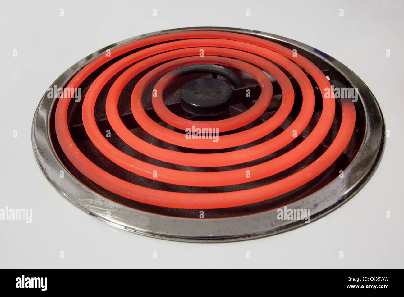 Red Hot bruciatore avvolto a spirale su di un piano cottura Foto Stock