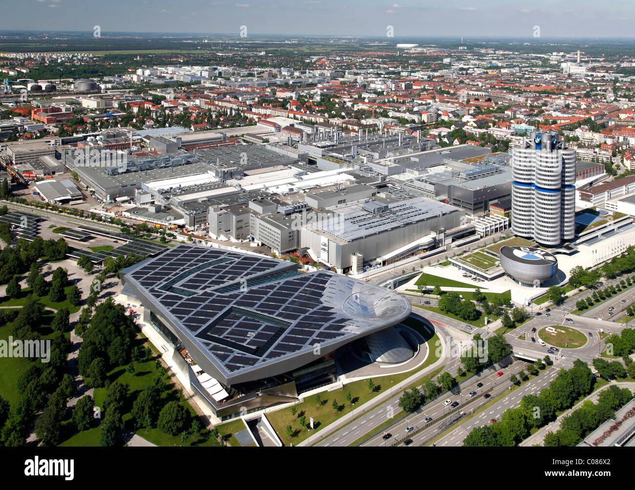 Stabilimento BMW di complesso con BMW World, BMW alto edificio, museo BMW e gli edifici di fabbrica, Bavarian Motor Works, Monaco di Baviera Foto Stock