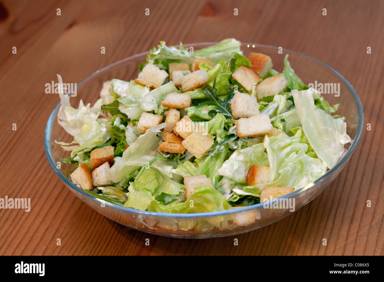 La Caesar Salad, sani con pollo e scaglie di parmigiano Foto Stock