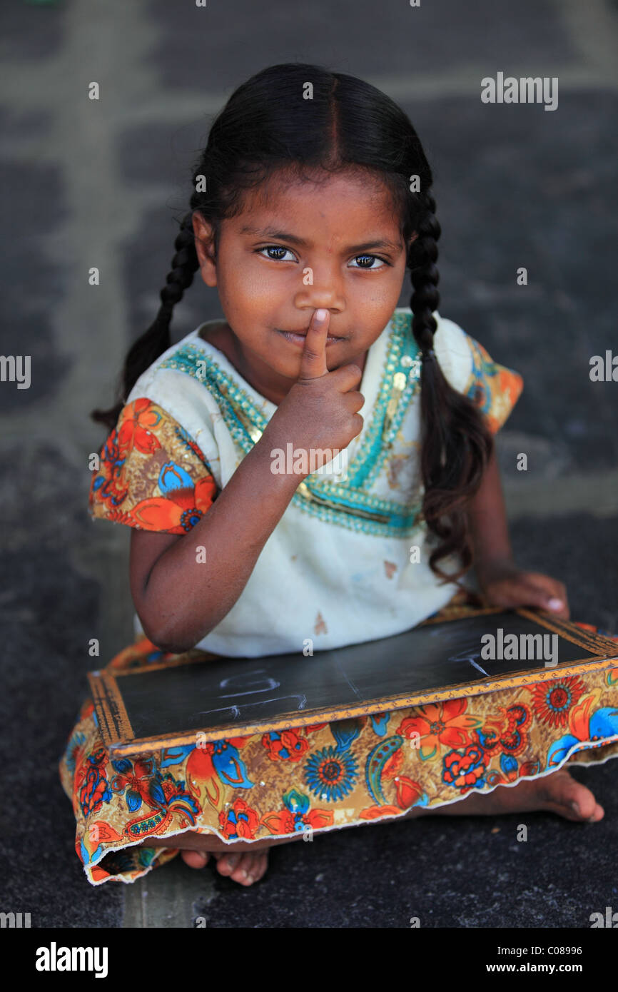Ragazza a scuola Andhra Pradesh in India del Sud Foto Stock