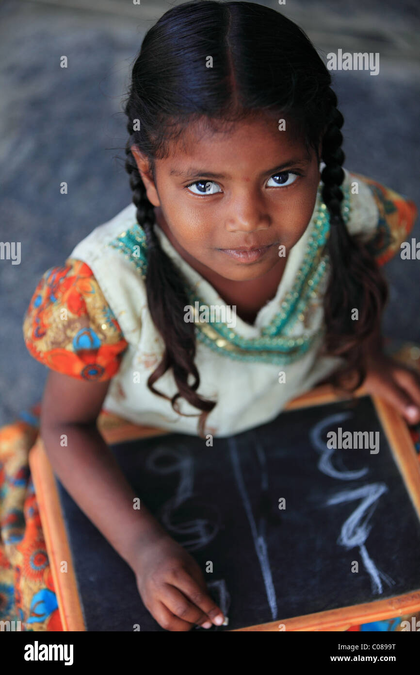 Ragazza a scuola Andhra Pradesh in India del Sud Foto Stock