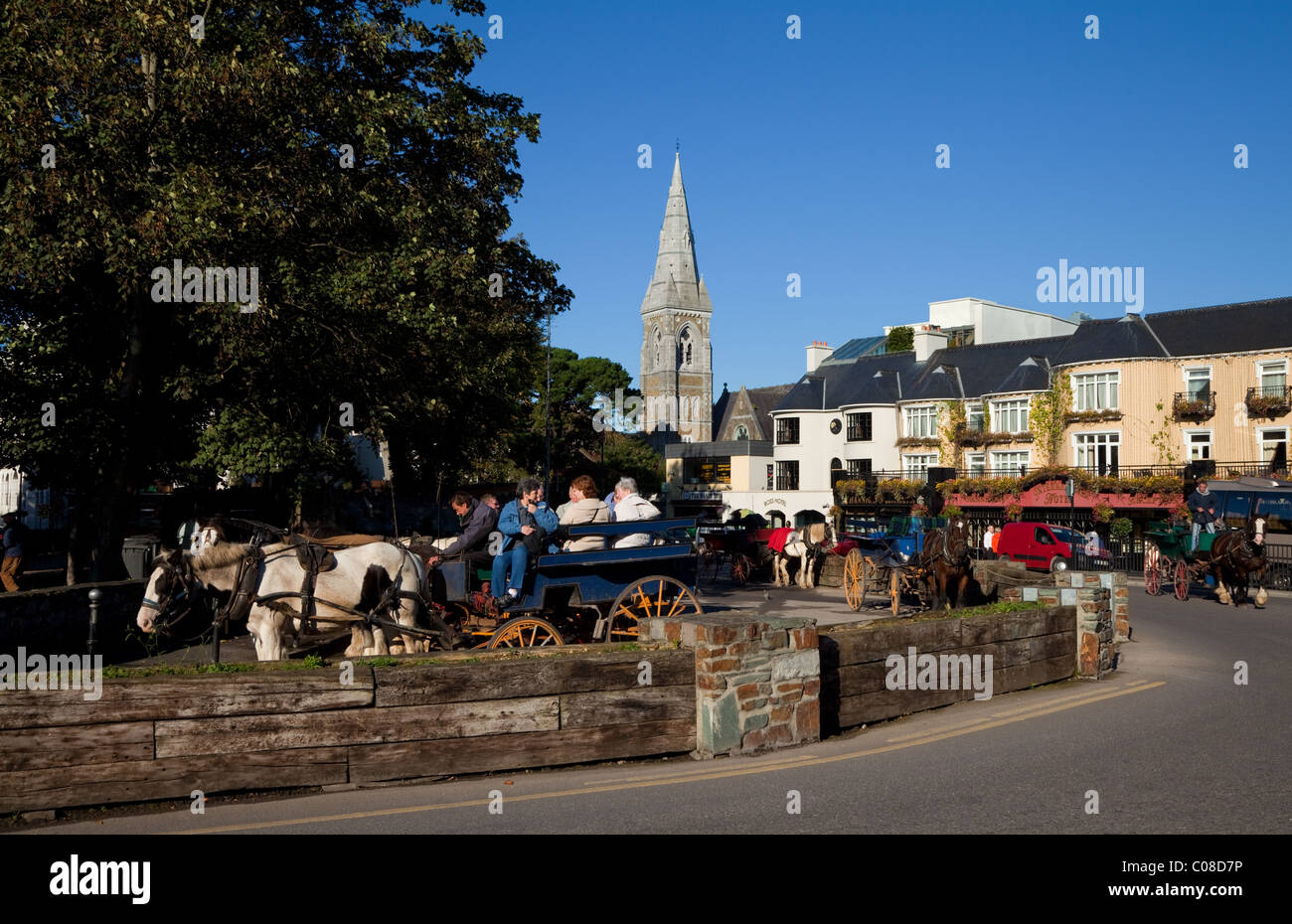 Tourist Jaunting auto in Killarney Town, nella contea di Kerry, Irlanda Foto Stock