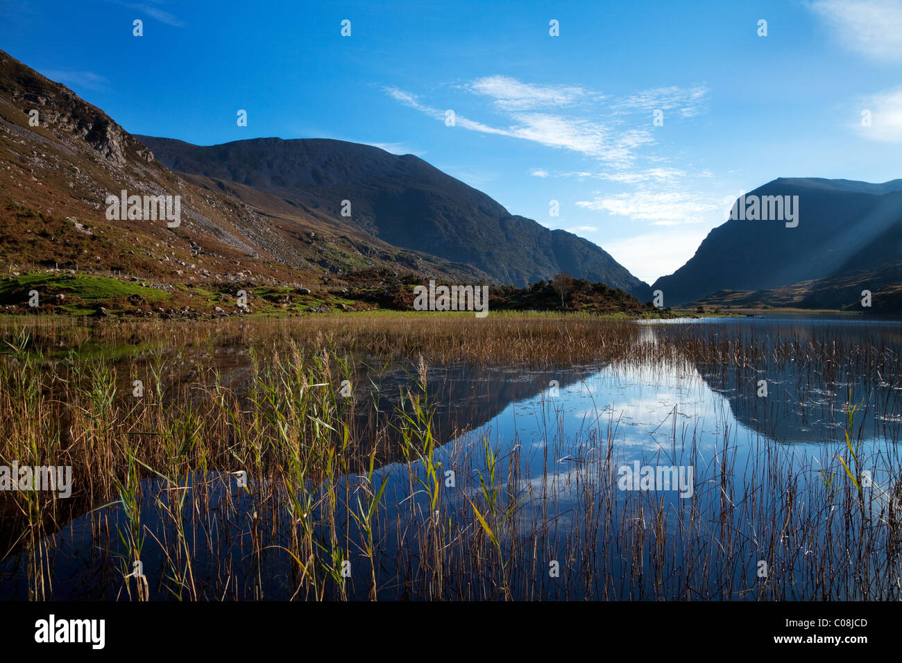 Lago nero, il gap di Dunloe, Parco Nazionale di Killarney, nella contea di Kerry, Irlanda Foto Stock
