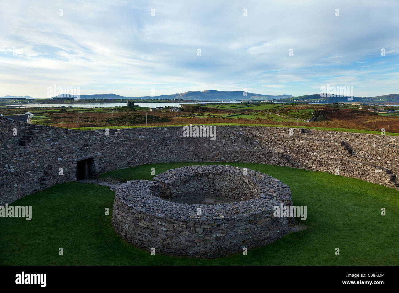 Pietra Cahergall Fort risalente all'età del ferro (500 A.C. al 400 D.C.), vicino Cahirciveen, l'anello di Kerry, la Contea di Kerry, Irlanda Foto Stock