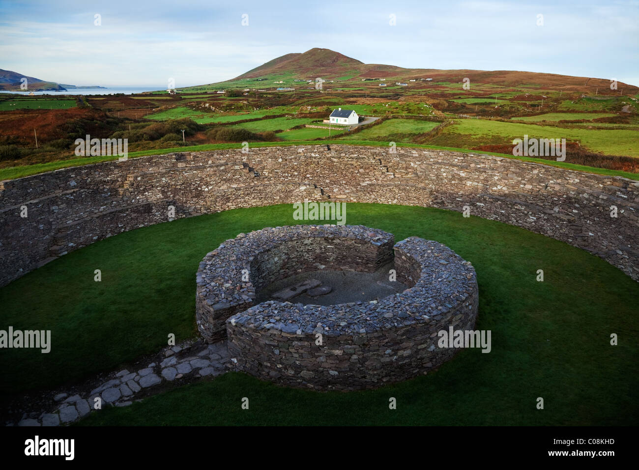 Pietra Cahergall Fort risalente all'età del ferro (500 A.C. al 400 D.C.), vicino Cahirciveen, l'anello di Kerry, la Contea di Kerry, Irlanda Foto Stock