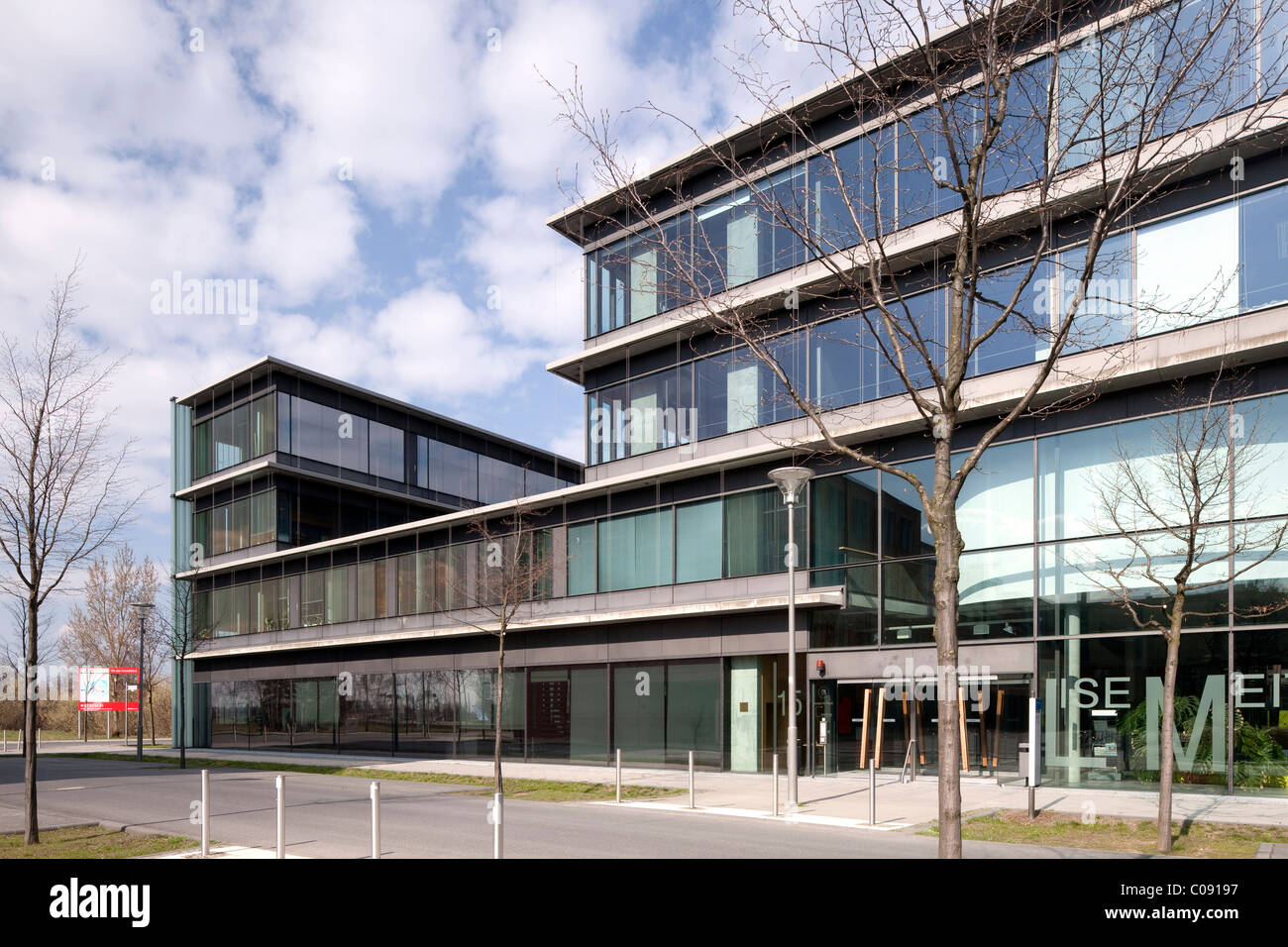 Lise-Meitner-Haus edificio, Istituto di Fisica, Università Humboldt-Universitaet, Wissenschaftsstadt Adlershof della Città della Scienza Foto Stock