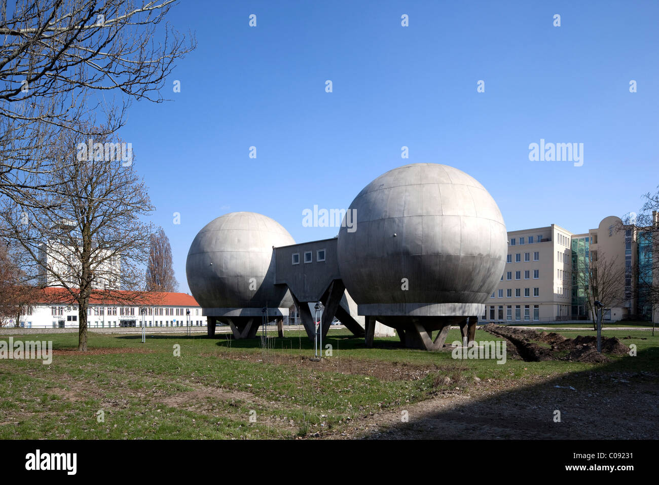 Costante termicamente laboratori a sfera, monumento tecnico, ex aeroporto Johannisthal, Wissenschaftsstadt Adlershof della Città della Scienza Foto Stock