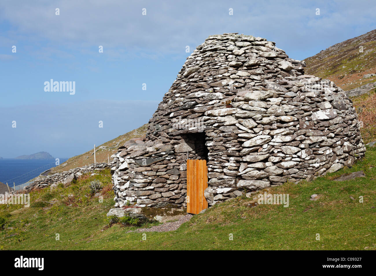 Glenfahan Beehive Hut, Slea Head, penisola di Dingle, nella contea di Kerry, Irlanda Isole britanniche, Europa Foto Stock