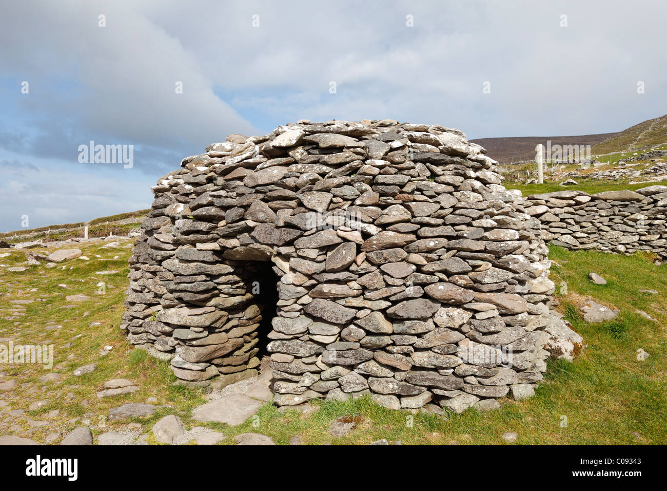 Glenfahan Beehive Hut, Slea Head, penisola di Dingle, nella contea di Kerry, Irlanda Isole britanniche, Europa Foto Stock