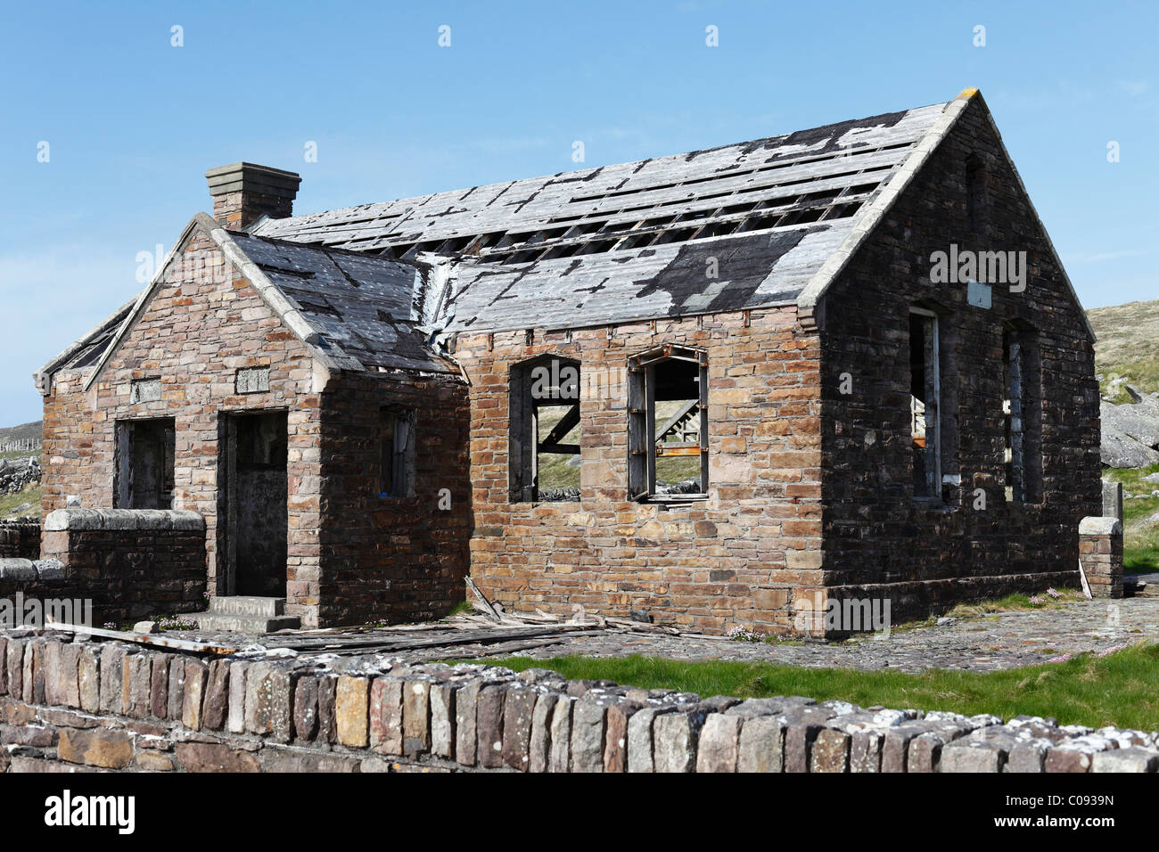 Rovine della scuola di cinema da Ryan la figlia a Dunquin, penisola di Dingle, nella contea di Kerry, Irlanda Isole britanniche, Europa Foto Stock
