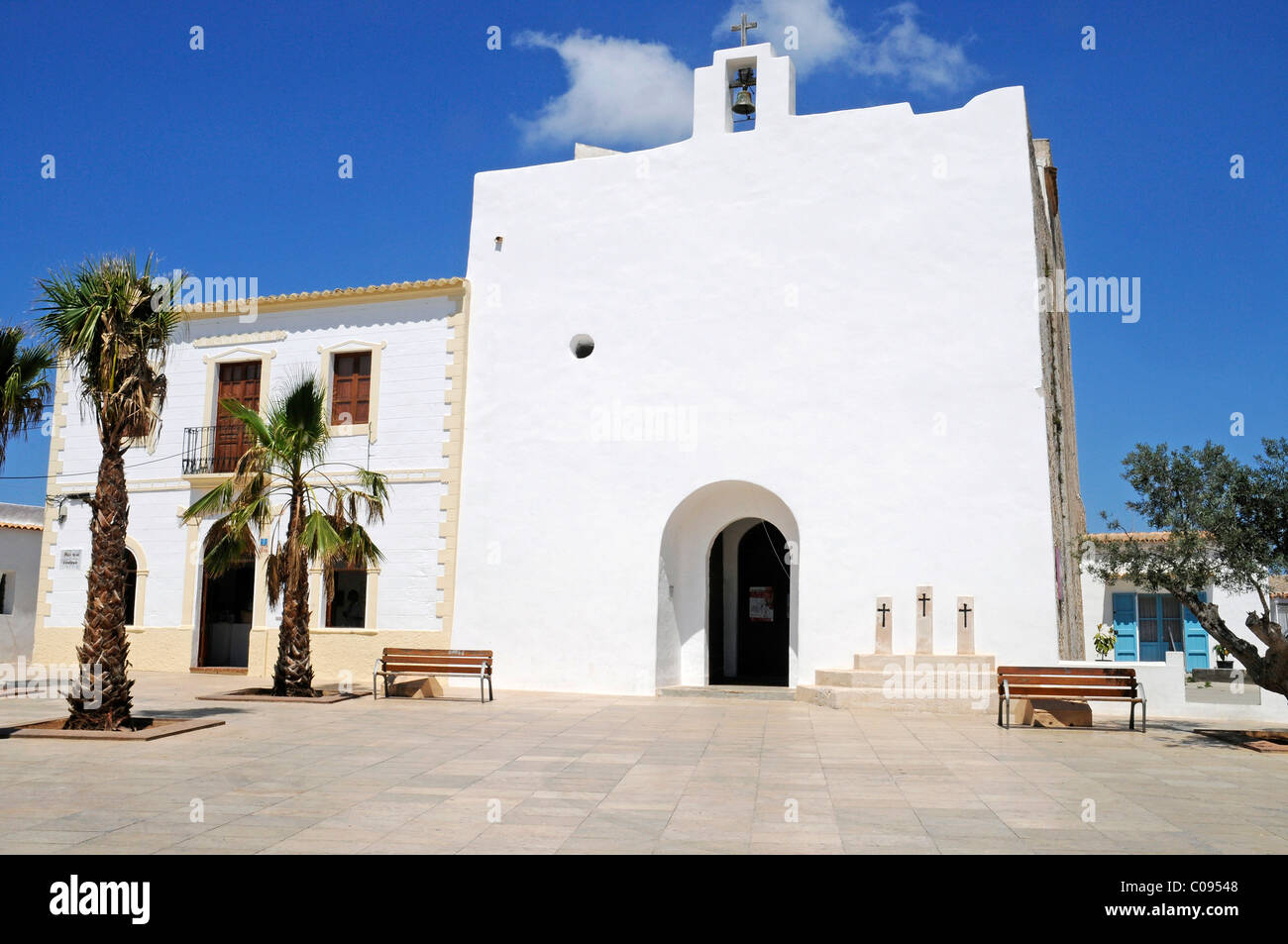 Piazza della Chiesa, chiesa di Sant Francesc, San Francisco Javier, Formentera, Pityuses, isole Baleari, Spagna, Europa Foto Stock