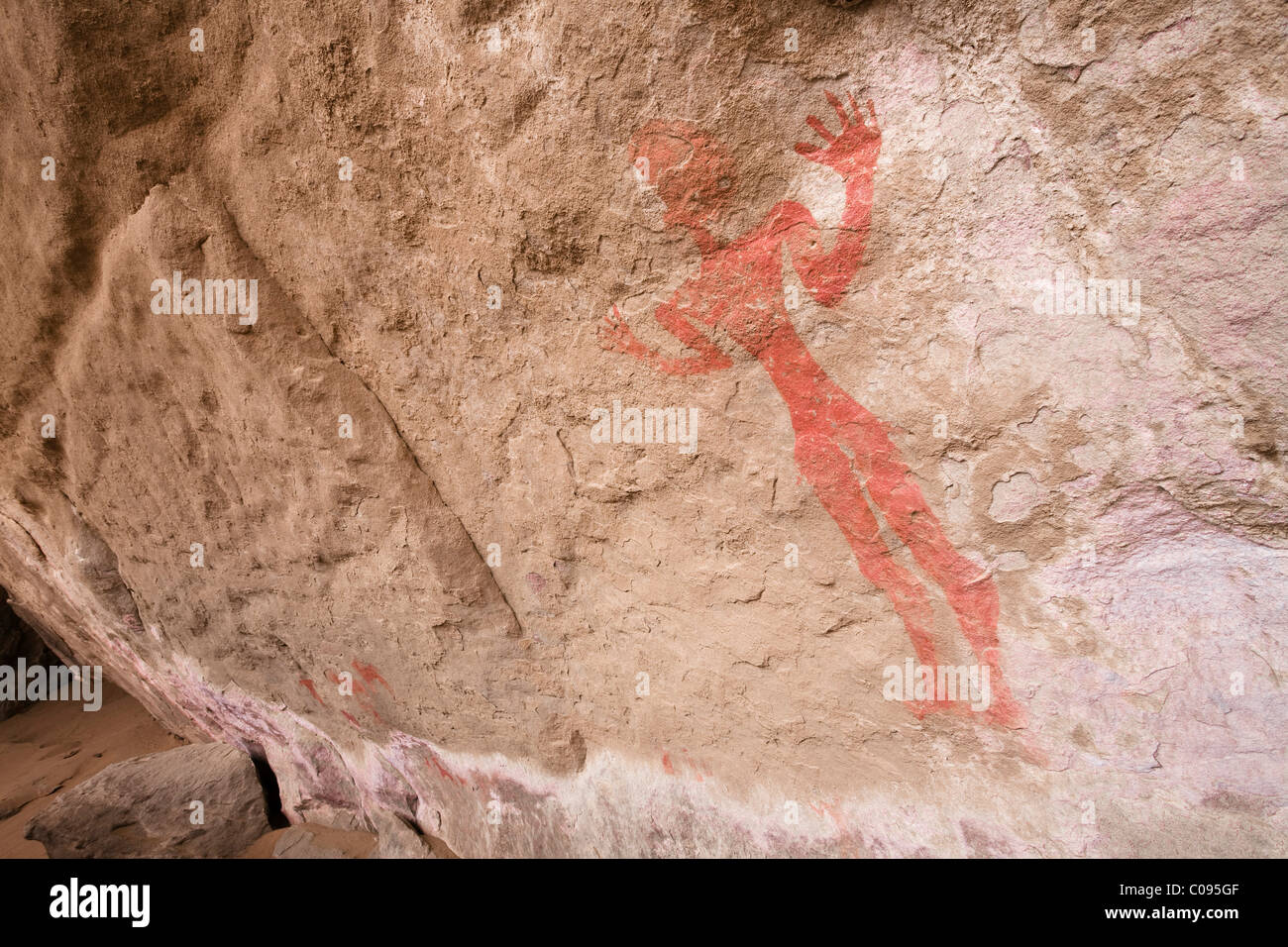 Roccia disegni preistorici nella valle di Tadrart Akakus, montagne, deserto libico, Libia, Sahara, Africa Settentrionale, Africa Foto Stock