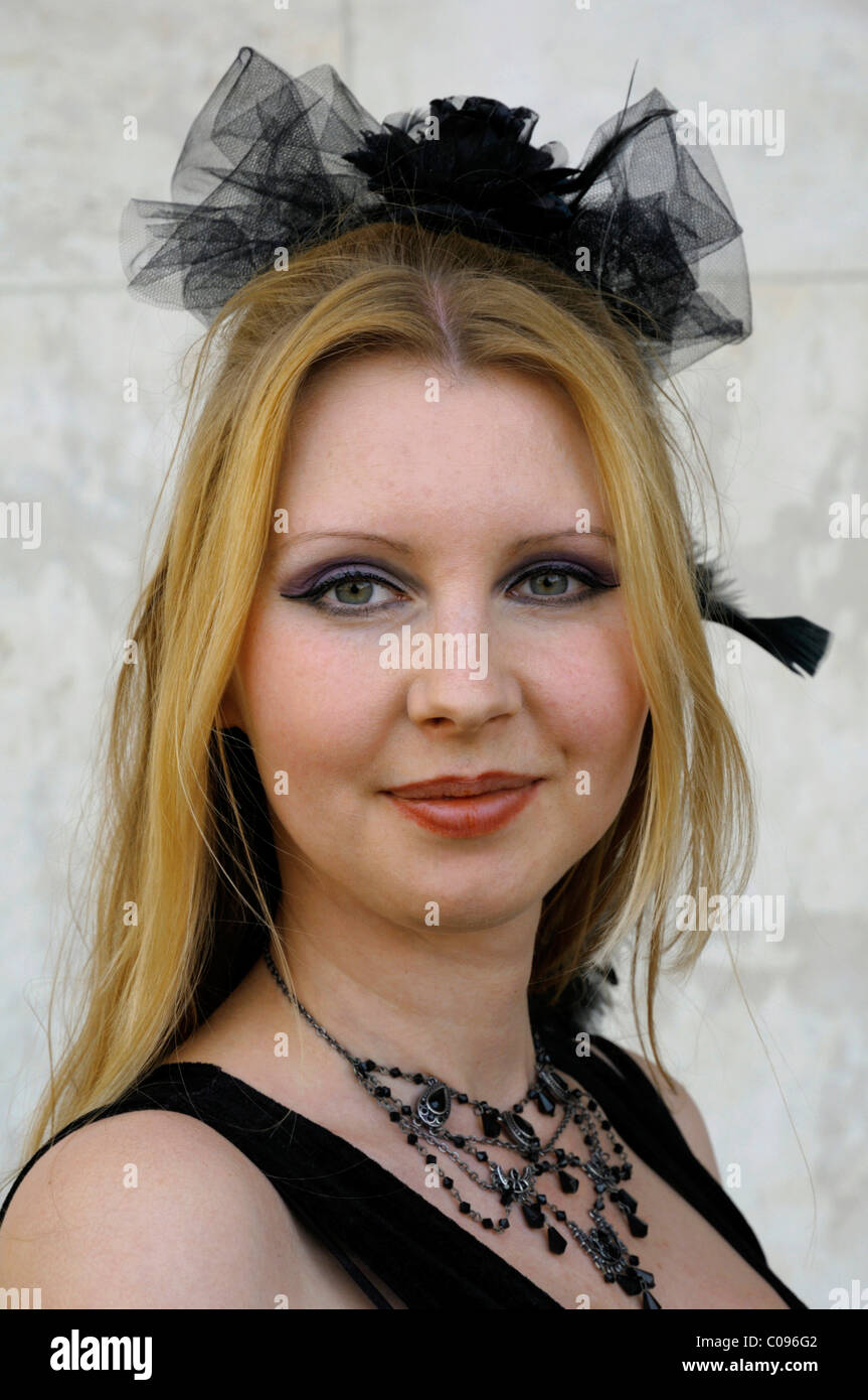 Giovane donna, Wave Gothic Treffen music festival, Lipsia, Sassonia, Germania, Europa Foto Stock