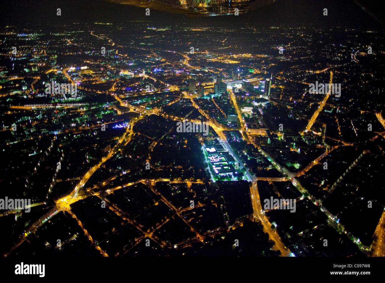 Vista aerea, night shot, Museo d'arte Museo Folkwang, Essen, Ruhrgebiet regione Renania settentrionale-Vestfalia, Germania, Europa Foto Stock