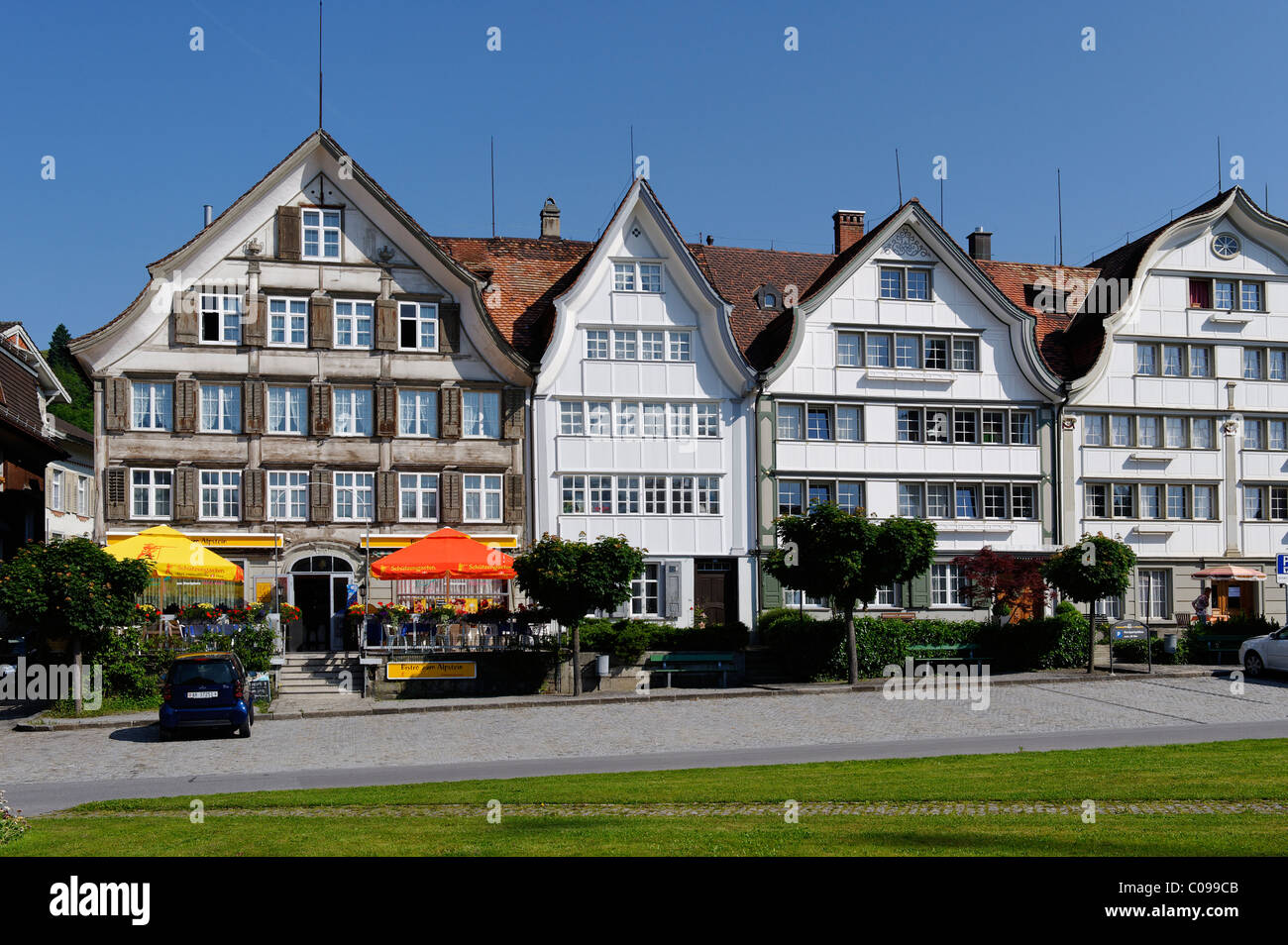 Case di legno nella piazza del villaggio, Gais, Ausserrhoden, cantone di Appenzell, Svizzera, Europa Foto Stock