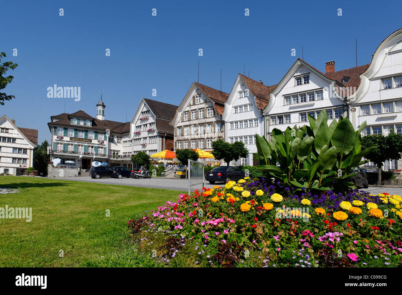 Case di legno nella piazza del villaggio, Gais, Ausserrhoden, cantone di Appenzell, Svizzera, Europa Foto Stock