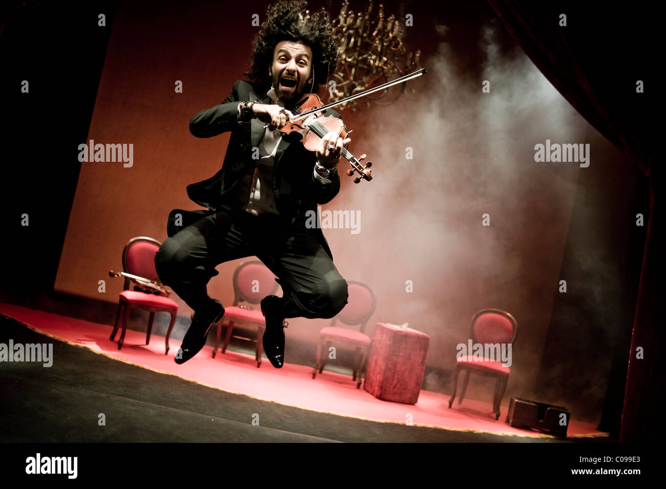 Ara Malikian, libanese violinista nel Teatro Calderon, Madrid, Spagna. Violino violinista stadio escenario teatro musica musicista Foto Stock