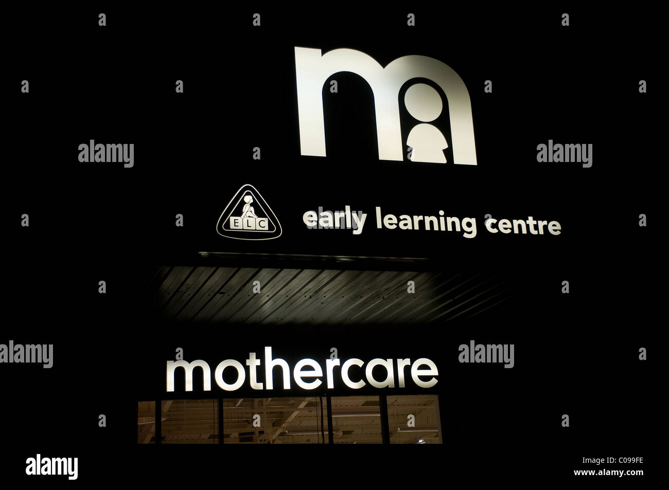 I Mothercare e Early Learning Centre in nero Foto Stock