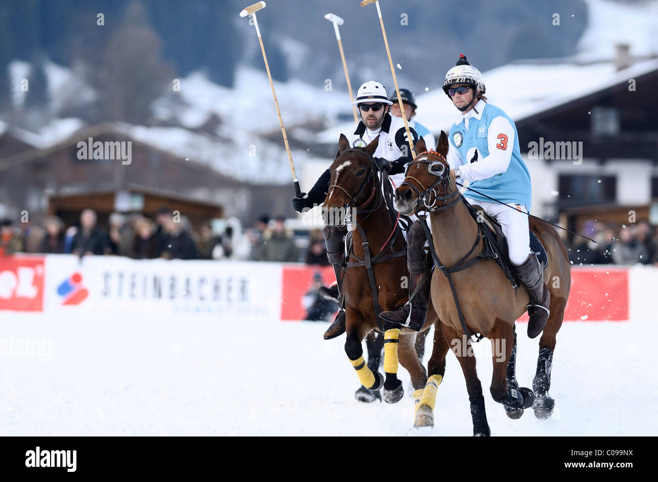 Giocatori di polo, duello di Reto Mario Gaudenzi, a sinistra del Team Gruppo Valartis contro Thomas inverno, a destra dal Team Wintertechnik, Foto Stock