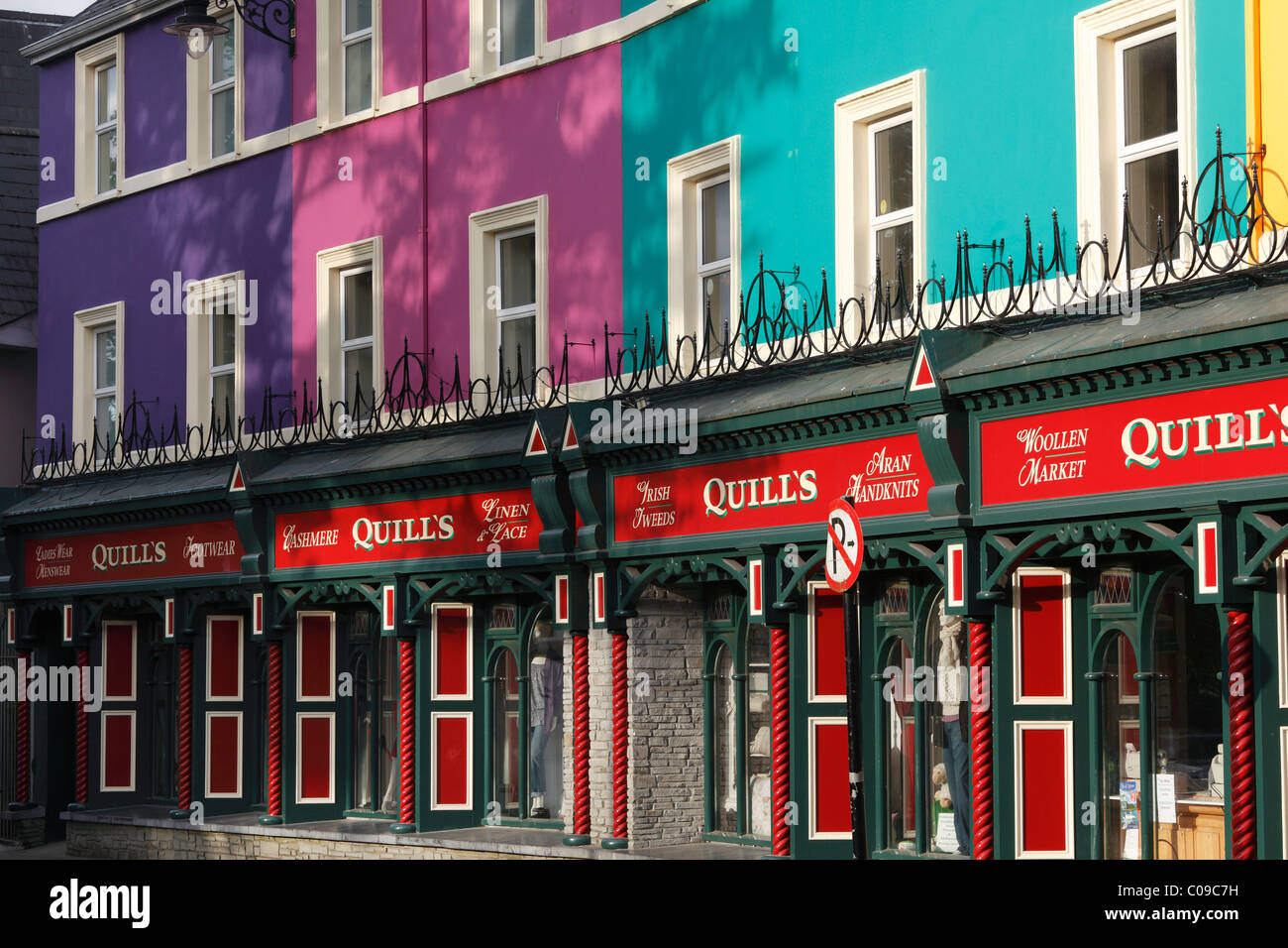 Fila di negozi, Kenmare, Ring of Kerry County Kerry, Irlanda Isole britanniche, Europa Foto Stock