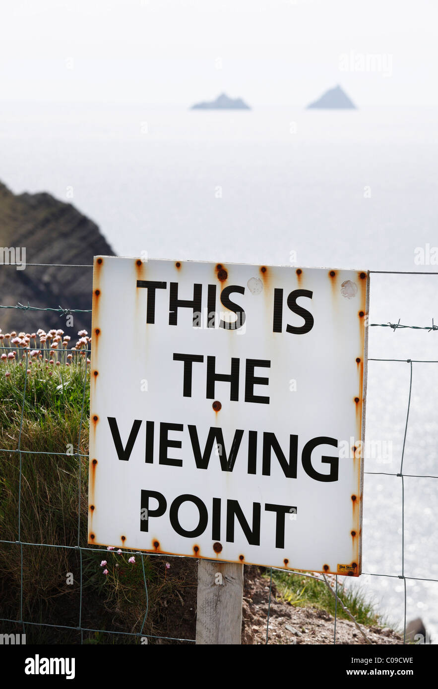Segno "Questo è il punto di visualizzazione', Vista Skelling vicino a Portmagee, Skellig Ring, nella contea di Kerry, Irlanda Isole britanniche, Europa Foto Stock