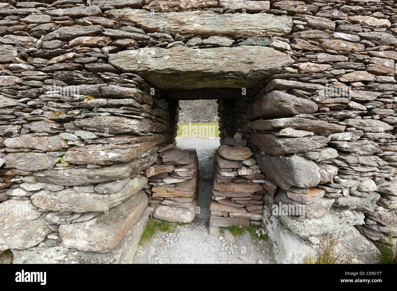 Ingresso di Staigue Fort, pietra rotonda fort, Ring of Kerry County Kerry, Irlanda Isole britanniche, Europa Foto Stock