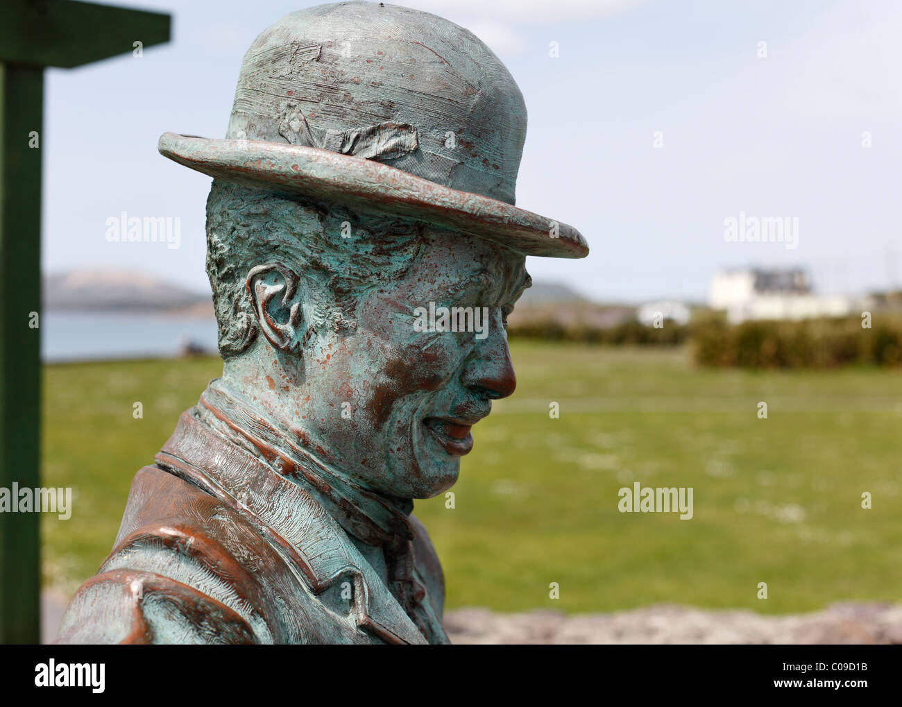 Monumento a Charlie Chaplin, 1998, Waterville, Ring of Kerry County Kerry, Irlanda Isole britanniche, Europa Foto Stock