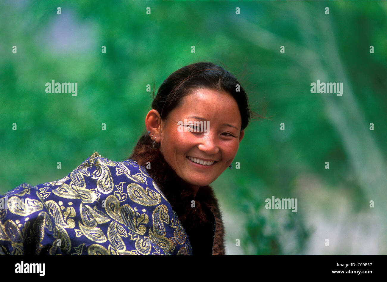 Ritratto, giovane donna, Ladakh Himalaya, Nord India, India, Asia Foto Stock