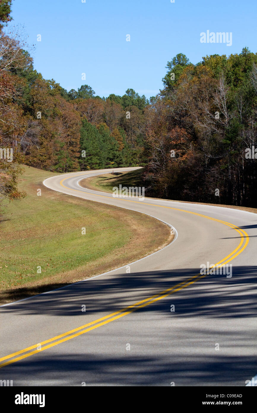 Natchez Trace Parkway gestito dal servizio del Parco Nazionale commemora la storica Vecchia Natchez Trace in Mississippi, Stati Uniti d'America. Foto Stock