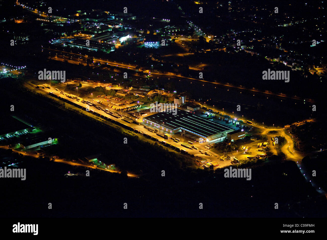 Vista aerea, night shot, centro merci Hafen Wanne-West, Gelsenkirchen, Ruhrgebiet regione Renania settentrionale-Vestfalia Foto Stock