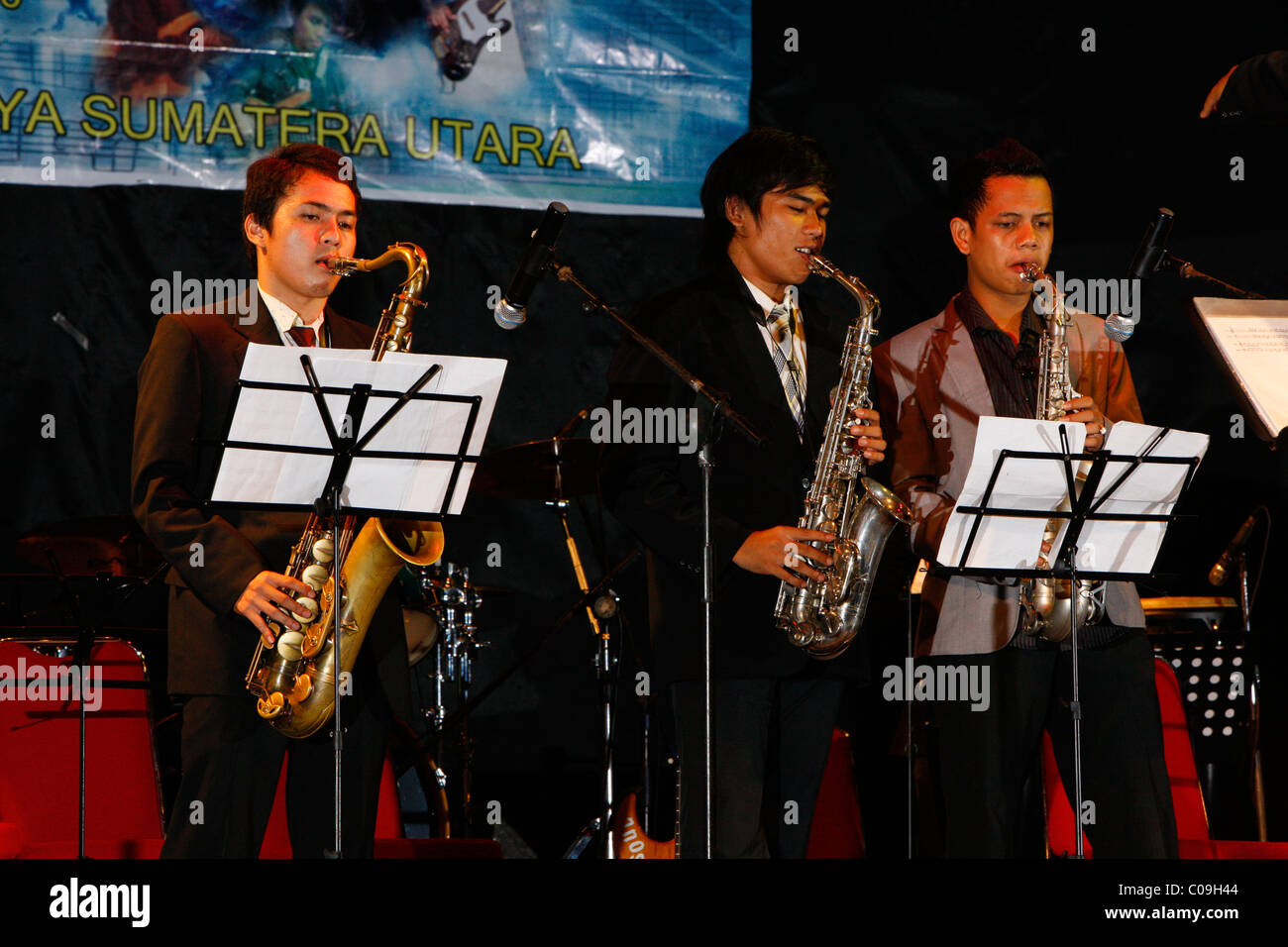 Gli studenti durante un concorso di musica, il dottor Nommensen University, Medan, Sumatra, Indonesia, Asia Foto Stock