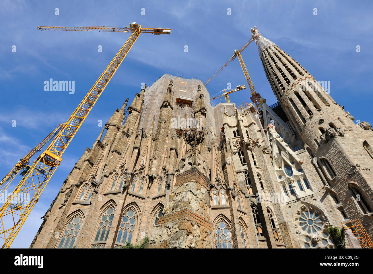 Facciata nord, Basilica Temple Expiatori de la Sagrada Família, chiesa espiatorio della Santa Famiglia, progettato in stile neo-catalano Foto Stock