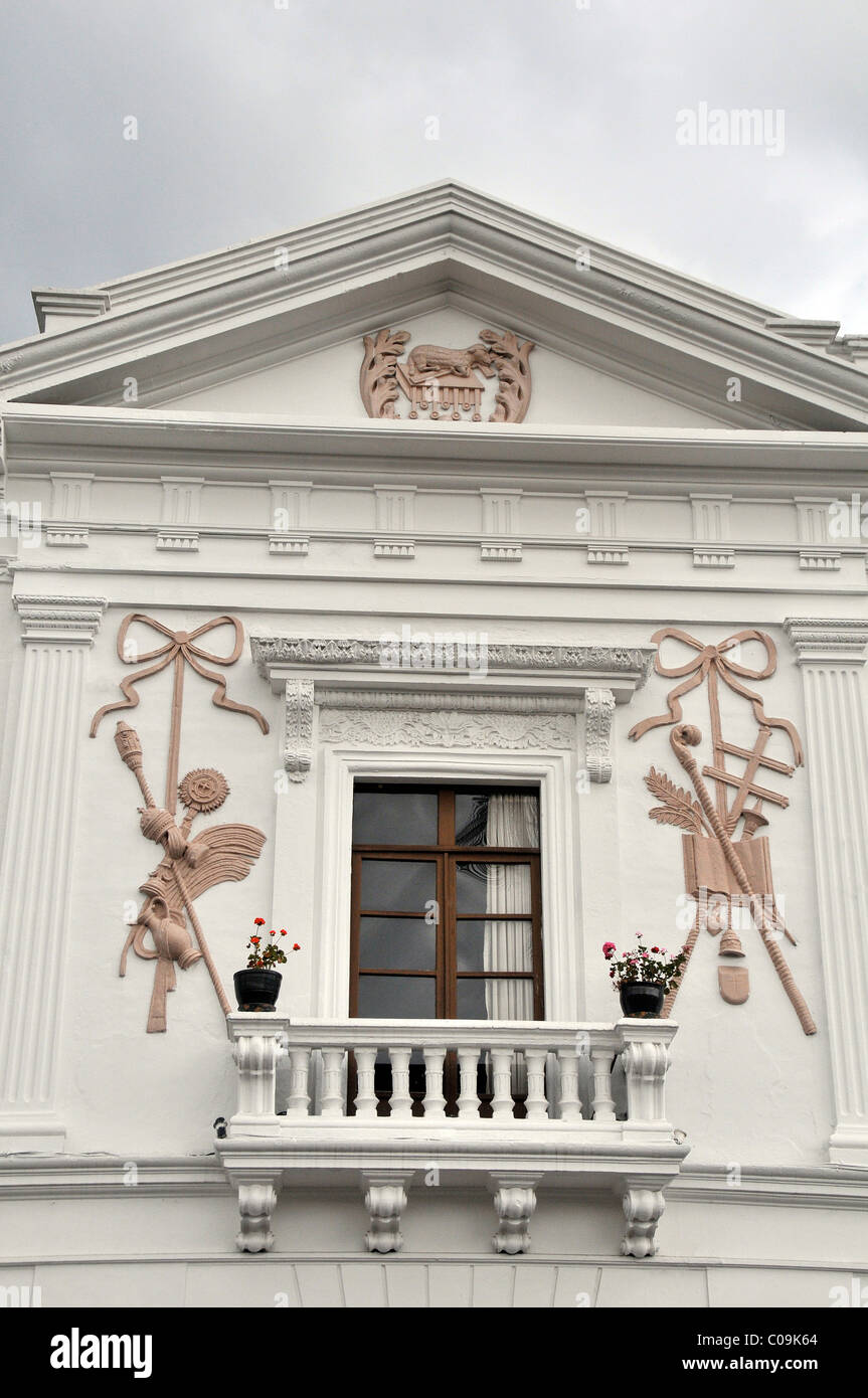 Dettagli della finestra di un edificio coloniale, Quito, Ecuador Foto Stock