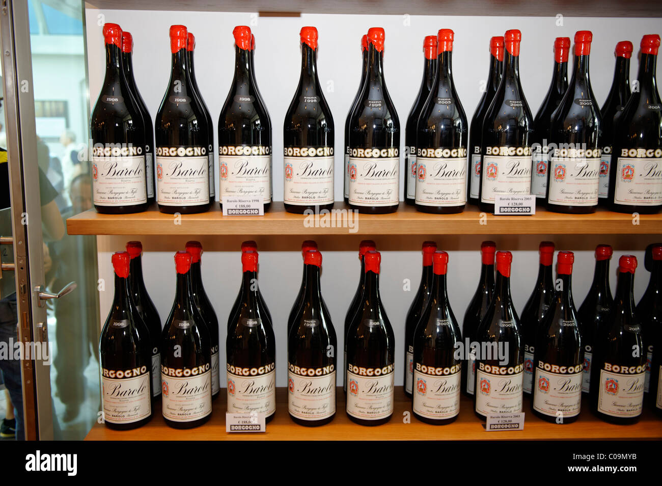Il Barolo, la produzione di vino, Borgogno, Piemonte, Italia, Europa Foto Stock