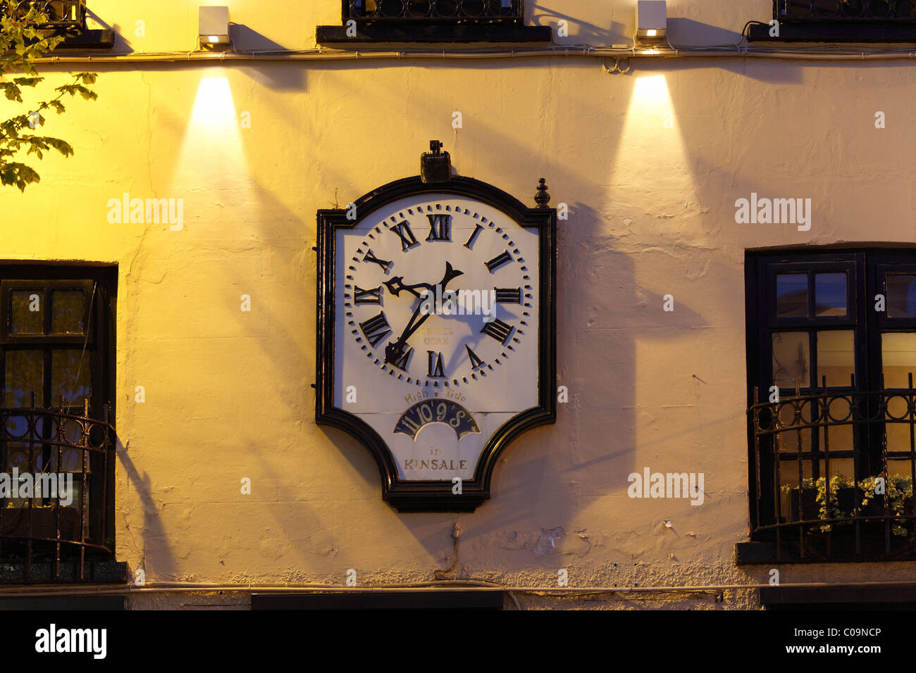 Orologio grande illuminato immagini e fotografie stock ad alta risoluzione  - Alamy
