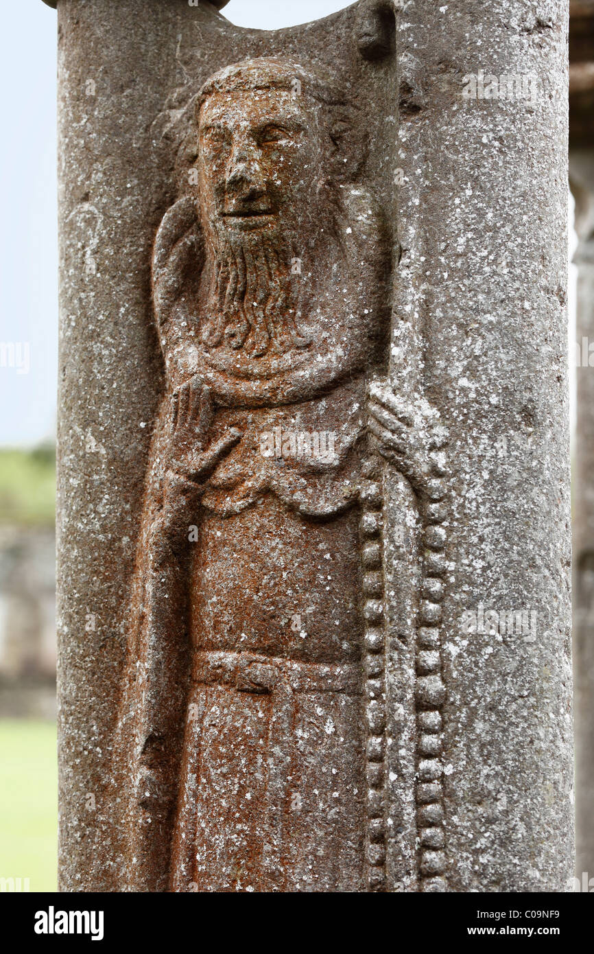 La figura su una colonna di pietra, il chiostro Abbazia di Jerpoint, nella Contea di Kilkenny, Repubblica di Irlanda, Isole britanniche, Europa Foto Stock