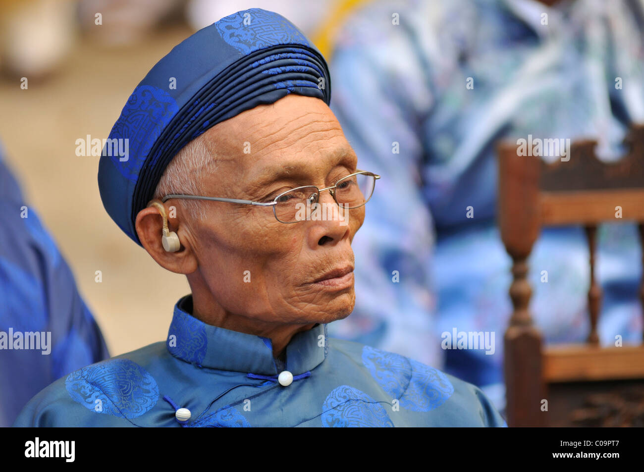 Il sommo sacerdote presso il più grande e il più importante festival religioso del Cham, Po Nagar tempio, Vietnam, sud-est asiatico Foto Stock