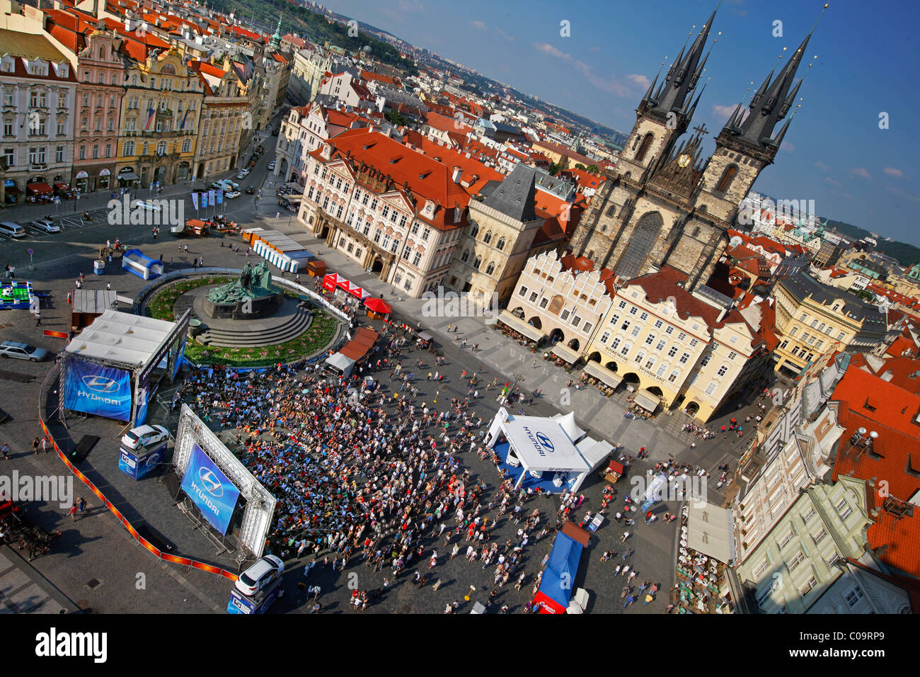 Proiezione pubblica durante la Coppa del Mondo di Calcio 2010 sulla Piazza della Città Vecchia di Praga, Repubblica Ceca, Europa Foto Stock