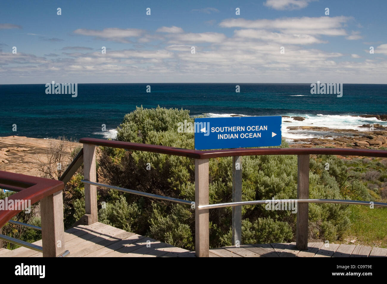 Due oceani che si incontrano al Cape Leeuwin lighthouse, Southwest Australia Occidentale Foto Stock