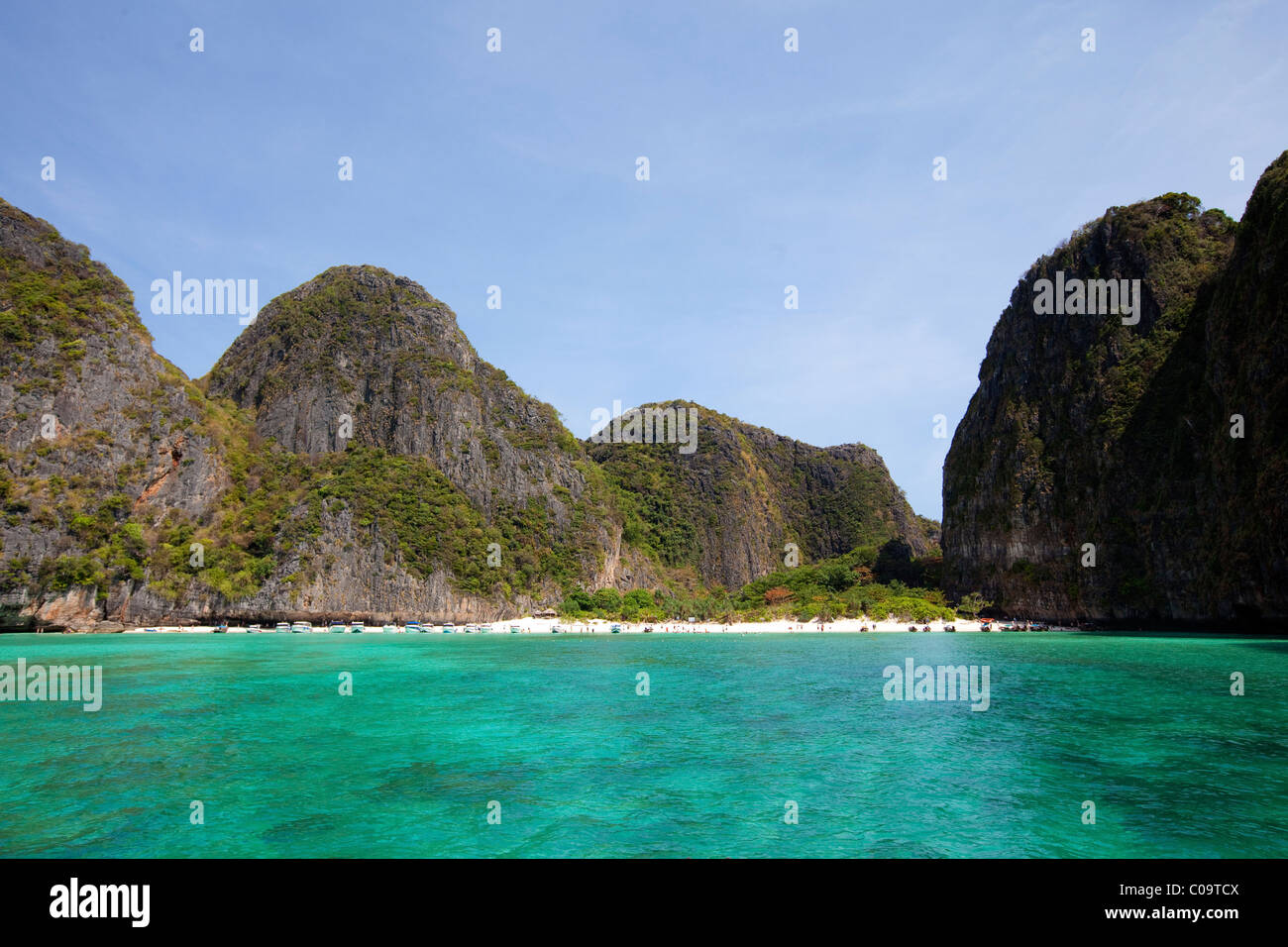 Vista di Maya Beach, Ko Phi Phi Island, Phuket, Thailandia, Sud-est asiatico, in Asia Foto Stock
