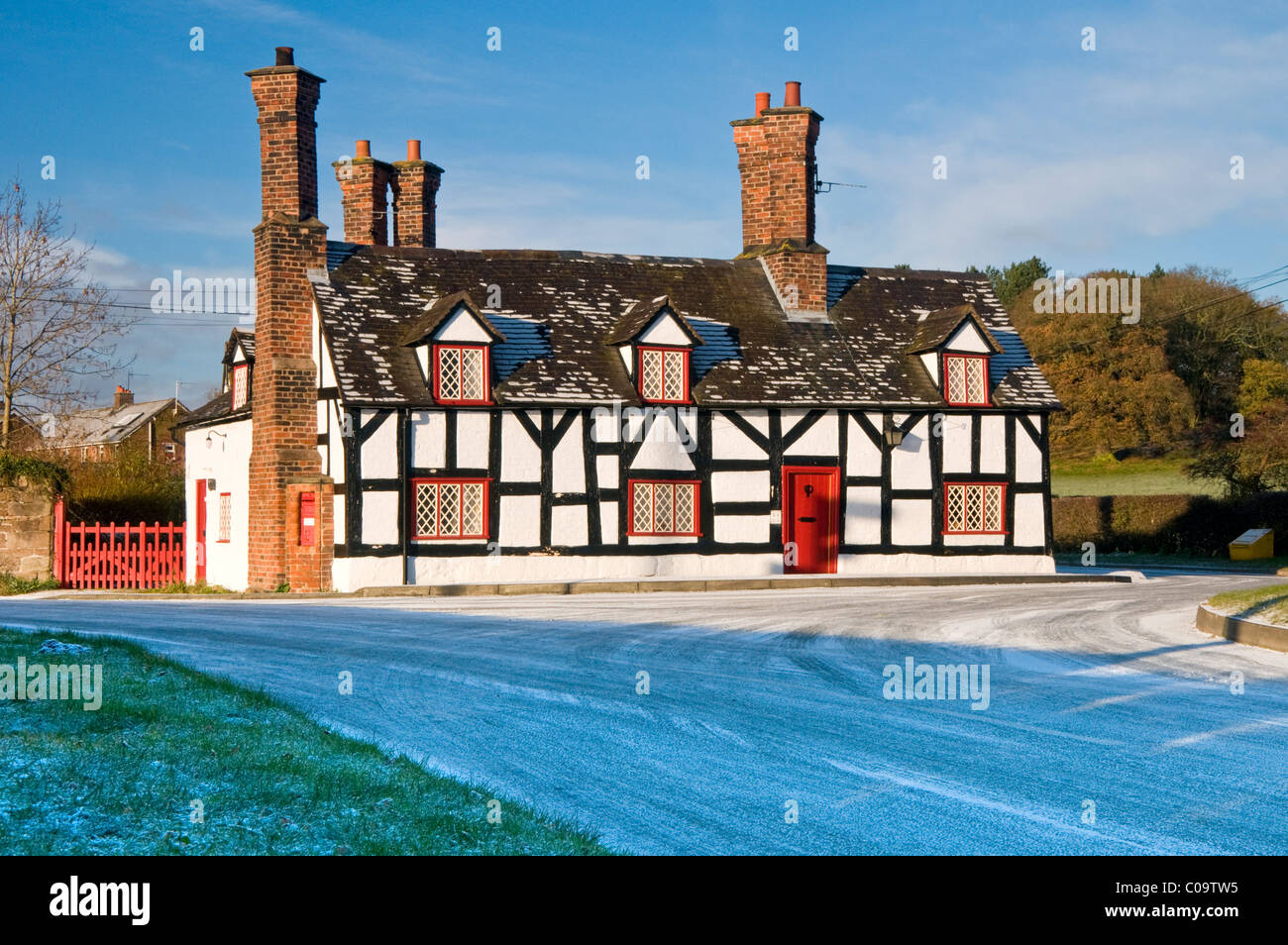 Grazioso Cottage di Cheshire nel villaggio di Beeston, Cheshire, Inghilterra, Regno Unito Foto Stock