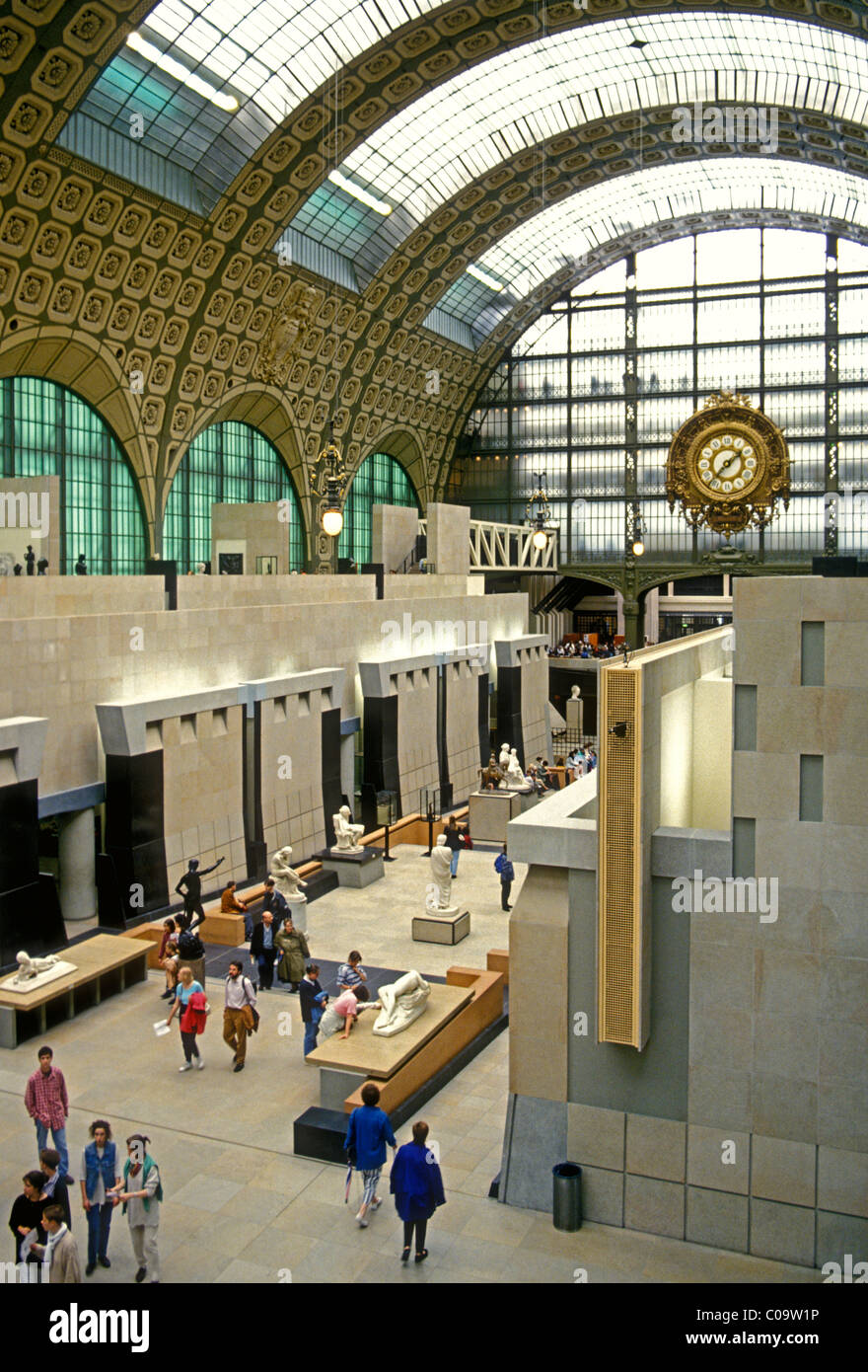 Turisti, visitatori, visitando, il Musee d'Orsay, il Museo d' Orsay, Parigi, Francia, Europa Foto Stock