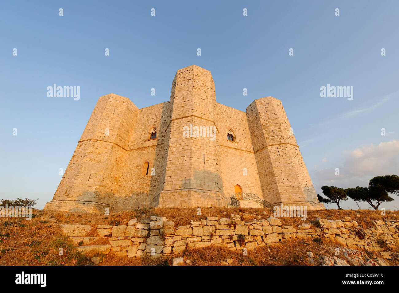 Castel del Monte, costruito dal Sacro Romano Imperatore Federico II di Svevia, Sito Patrimonio Mondiale dell'UNESCO, della Puglia Puglia, Italia Foto Stock