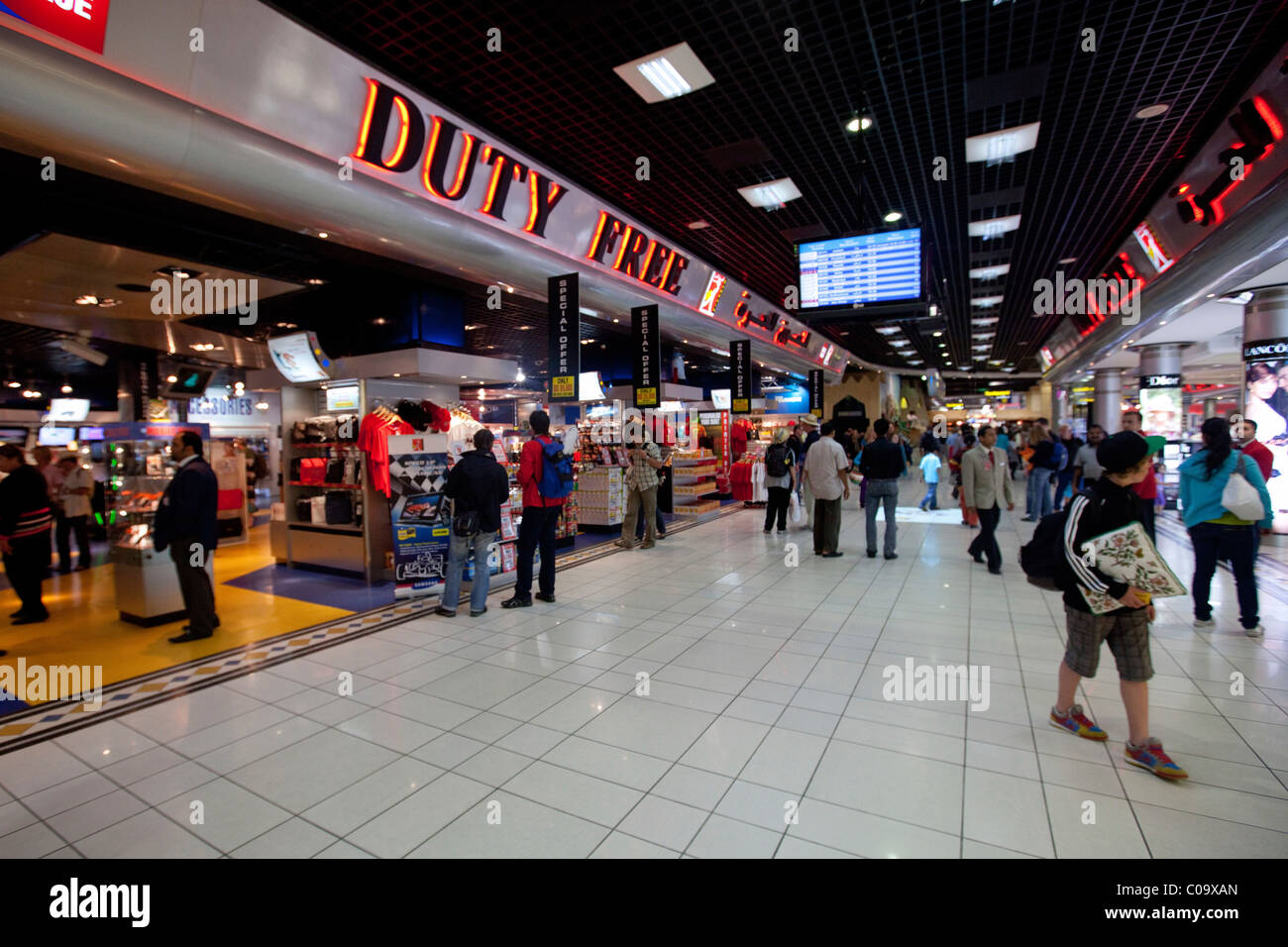 Duty Free, Aeroporto Internazionale, sala partenze, capitale Manama, Regno del Bahrein, Golfo Persico Foto Stock