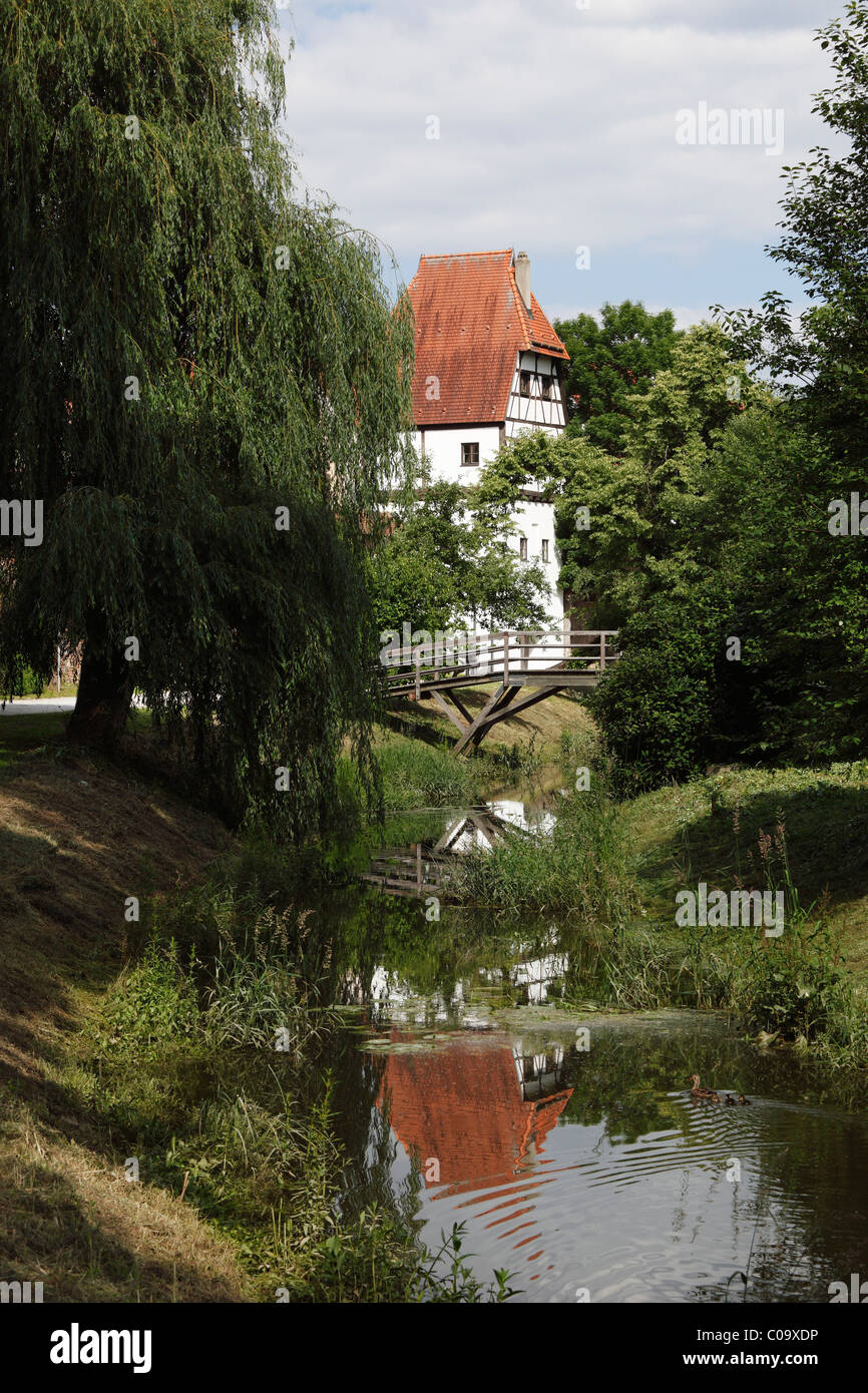 Faerbertoerl gate, Kleine Woernitz river, Donauwoerth, Donauried, Svevia, Baviera, Germania, Europa Foto Stock
