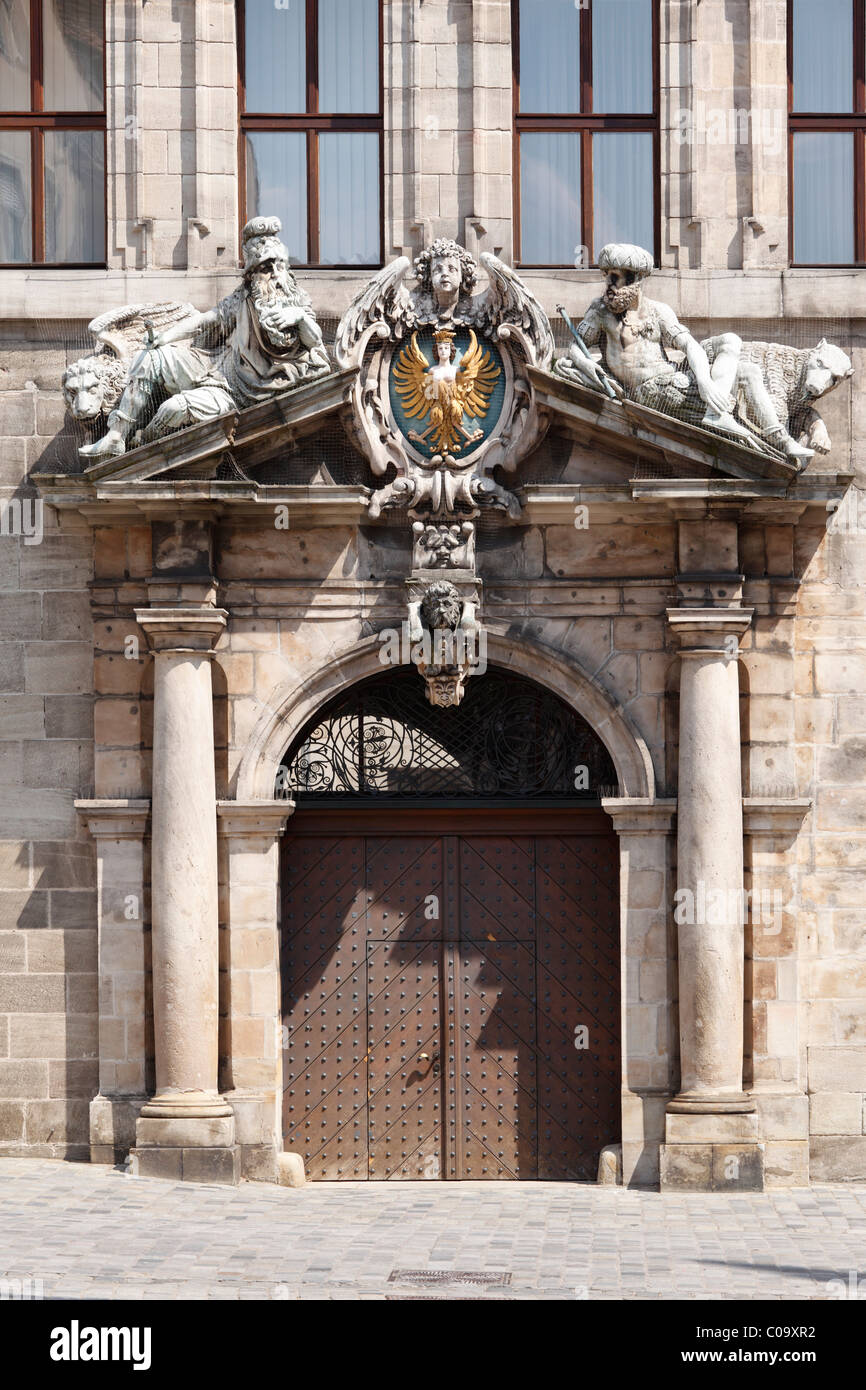 Porta laterale sinistra del municipio, Norimberga, Media Franconia, Franconia, Baviera, Germania, Europa Foto Stock